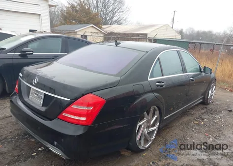 2011 Mercedes-Benz S 550 из США, поврежденный, VIN WDDNG7BB6BA387102